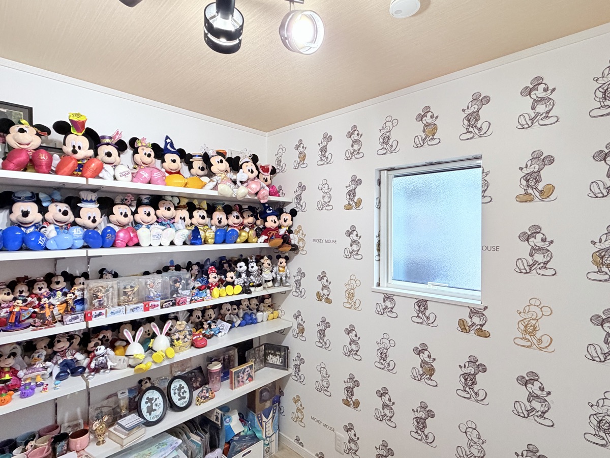 趣味室のオールドミッキー柄の壁紙とディズニーコレクション（RPS-1240）