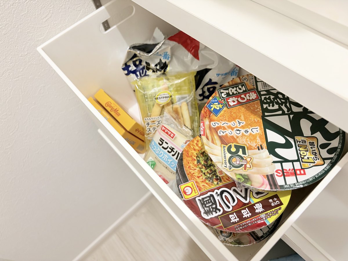 奥行30cmパントリーのNインボックスに収納したカップラーメン・袋麺・パンの実例