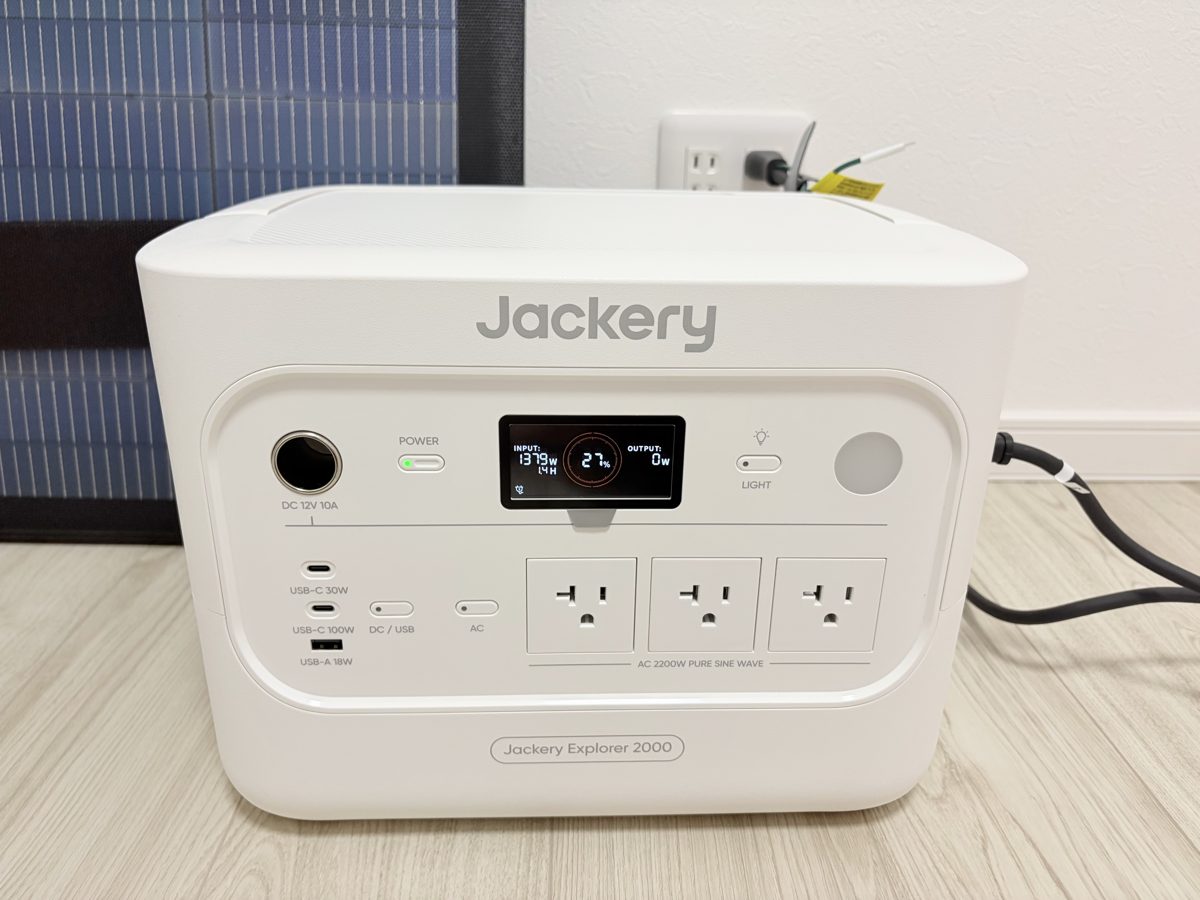充電開始直後の画面。INPUT 1379W、残り1.4時間の表示